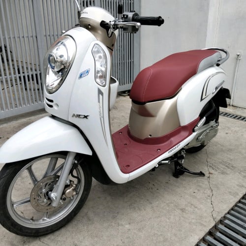 ម៉ូតូ scoopy 016 ក្រុមហ៊ុនលក់តម្លៃ 980 ដុល្លារ។ម៉ូតូស្អាត។