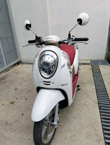 ម៉ូតូ scoopy 016 ក្រុមហ៊ុនលក់តម្លៃ 980 ដុល្លារ។ម៉ូតូស្អាត។