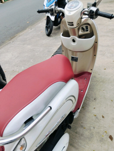 ម៉ូតូ scoopy 016 ក្រុមហ៊ុនលក់តម្លៃ 980 ដុល្លារ។ម៉ូតូស្អាត។