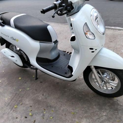 ម៉ូតូ scoopy 023 ក្រុមហ៊ុនឈ្មោះម្ចាស់ដើមលក់តម្លៃ 1990 ដុល្លារ។