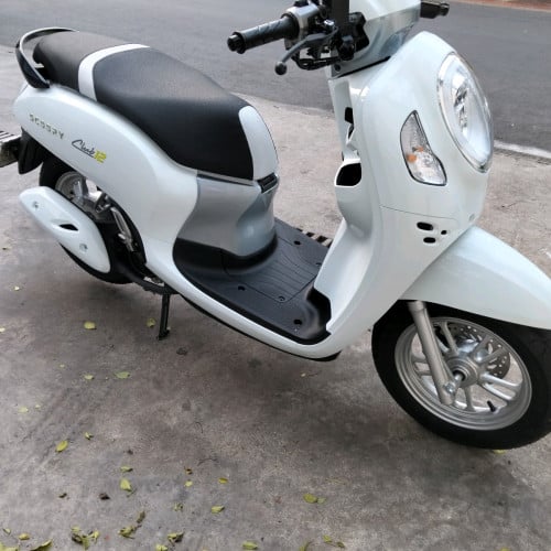 ម៉ូតូ scoopy 023 ក្រុមហ៊ុនឈ្មោះម្ចាស់ដើមលក់តម្លៃ 1990 ដុល្លារ។