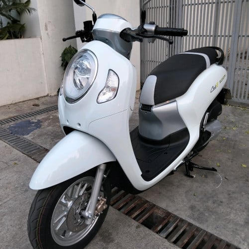 ម៉ូតូ scoopy 023 ក្រុមហ៊ុនឈ្មោះម្ចាស់ដើមលក់តម្លៃ 1990 ដុល្លារ។