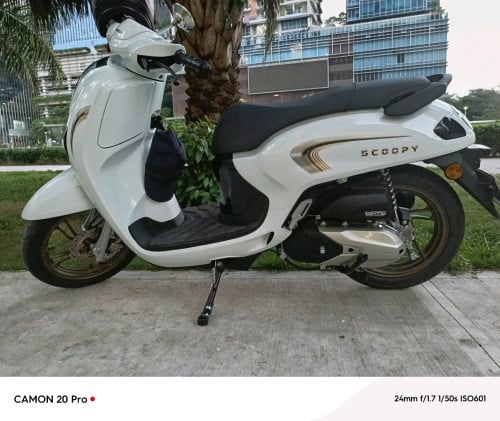 ចង់លក់ម៉ូតូ scoopy i 026 ក្រុមហ៊ុនប្រើសោរ អត់❤ អត់លេខ នៅស្អាត kmក្រោម5000 ទេថ្មីបិតស្គុតរួចនៅថ្មី