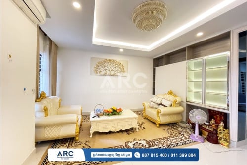 វីឡាភ្លោះ Twin B សម្រាប់លក់បន្ទាន់នៅបុរី ប៉េងហួត 60ម៉ែត្រ