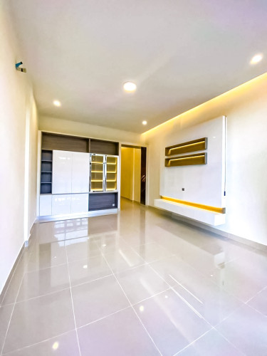 ✅ផ្ទះអាជីវកម្ម សម្រាប់លក់នៅក្នុង បុរីប៉េងហួតបឹងស្នោរ H-15931
