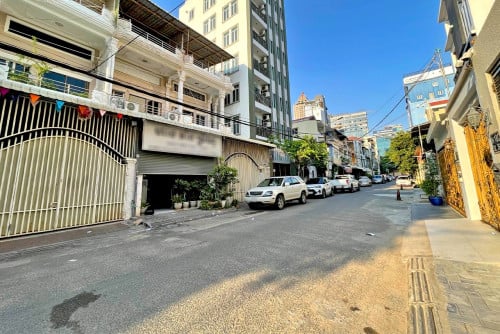 🏠 ផ្ទះល្វែង នៅជិតសាលាបឋមសិក្សាជ័យជំនះ ​ត្រូវការលក់បន្ទាន់ខ្លាំង (កូដ៖ A03-002744)