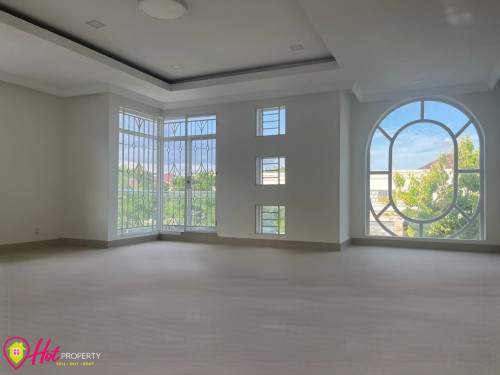 🏡 King Villa for Rent at Borey Peng Hout 60M