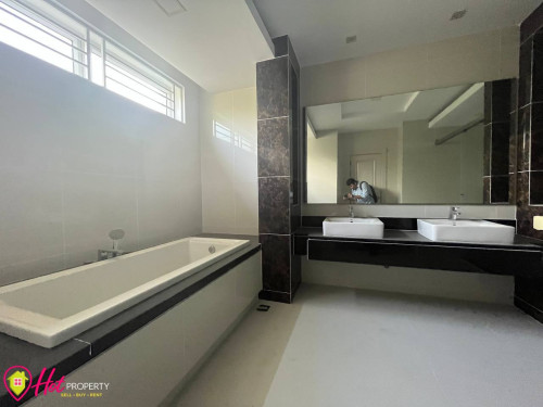 🏡 King Villa for Rent at Borey Peng Hout 60M