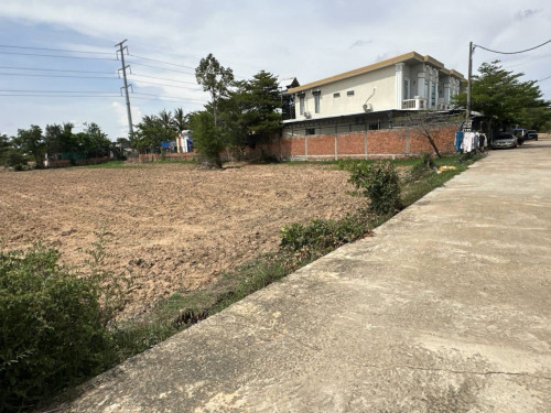 ๐ฆLand Available for Urgent Sale at a Special Price (Negotiable).