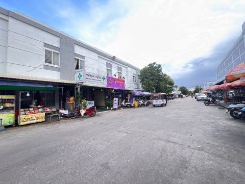 🏪 ផ្ទះអាជីវកម្មលក់ ទល់មុខផ្សារ ឈូកវ៉ា1