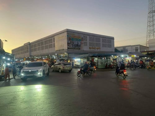 🏪 ផ្ទះអាជីវកម្មលក់ ទល់មុខផ្សារ ឈូកវ៉ា1