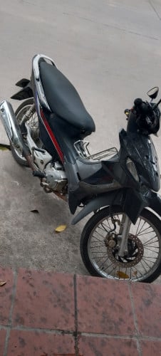 ម៉ូតូស្មាក់ v មានកាតគ្រី