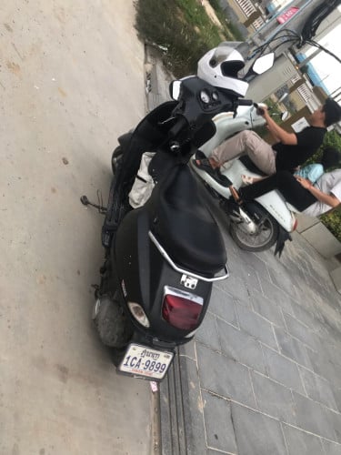 លក់ ម៉ូតូ Vespa 013