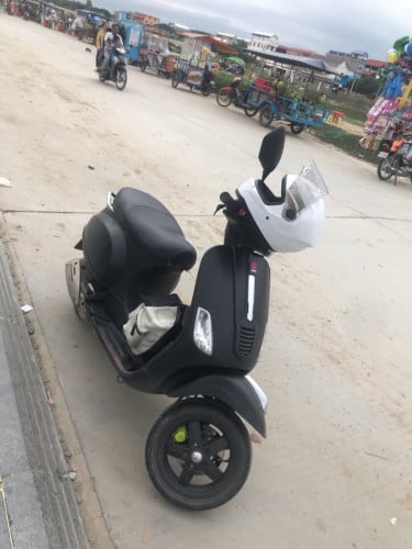 លក់ ម៉ូតូ Vespa 013