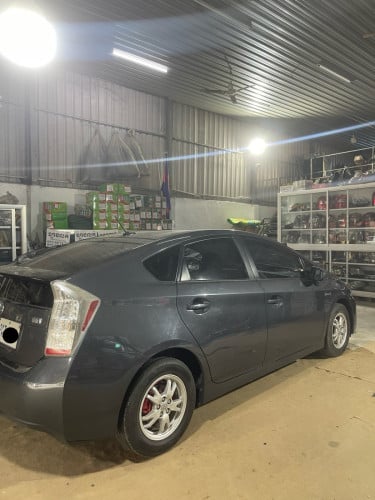 15700$ ចរចារ ឡានលក់Prius2011 ធានាឡានមូលមិនមានប្រវត្តបុកប៉ះ