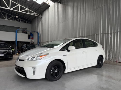 2013 Toyota Prius គ្មានប្រវត្តិបុកប៉ះ,លំដាប់មេឡាន,Autocheckពិន្ទុពេញកប់,ខាងក្នុងលឿង