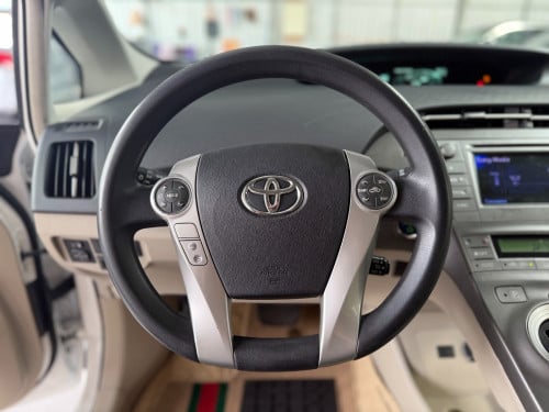 2013 Toyota Prius គ្មានប្រវត្តិបុកប៉ះ,លំដាប់មេឡាន,Autocheckពិន្ទុពេញកប់,ខាងក្នុងលឿង