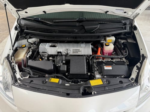 2013 Toyota Prius គ្មានប្រវត្តិបុកប៉ះ,លំដាប់មេឡាន,Autocheckពិន្ទុពេញកប់,ខាងក្នុងលឿង