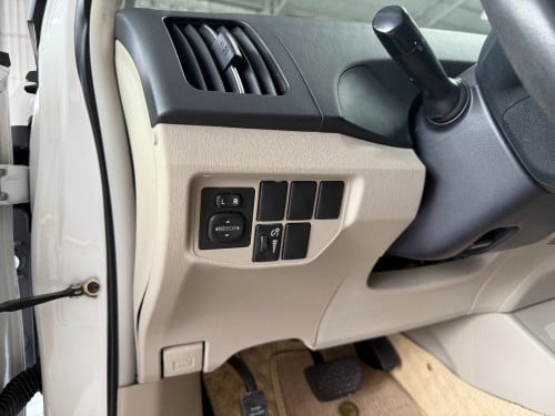 2013 Toyota Prius គ្មានប្រវត្តិបុកប៉ះ,លំដាប់មេឡាន,Autocheckពិន្ទុពេញកប់,ខាងក្នុងលឿង