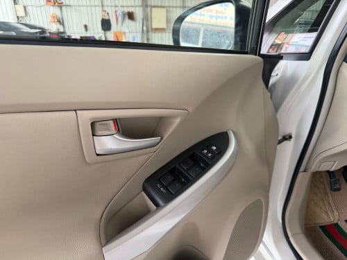2013 Toyota Prius គ្មានប្រវត្តិបុកប៉ះ,លំដាប់មេឡាន,Autocheckពិន្ទុពេញកប់,ខាងក្នុងលឿង