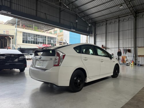 2013 Toyota Prius គ្មានប្រវត្តិបុកប៉ះ,លំដាប់មេឡាន,Autocheckពិន្ទុពេញកប់,ខាងក្នុងលឿង