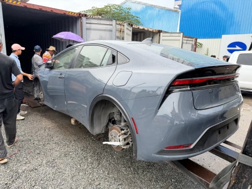2023 TOYOTA PRIUS LE ( ឡានមូល )
