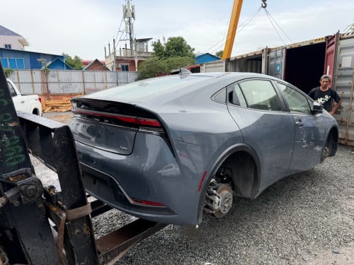 2023 TOYOTA PRIUS LE ( ឡានមូល )