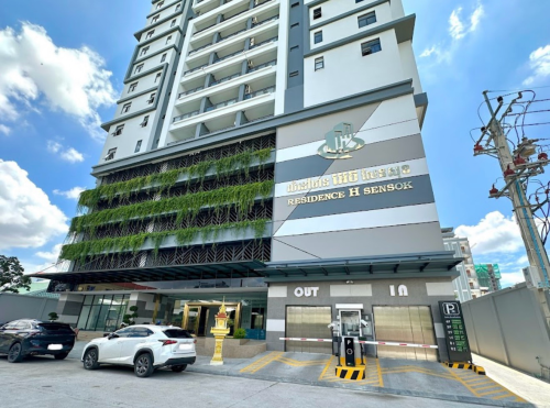 22nd floor condo for rent