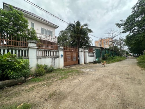 280000$ចចារ ទីតាំងល្អជិតផ្សារឡាន
