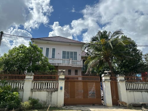 280000$ចចារ ទីតាំងល្អជិតផ្សារឡាន