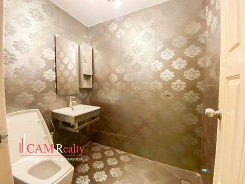 4 BR Link Villa For Rent In Borey Elite Town