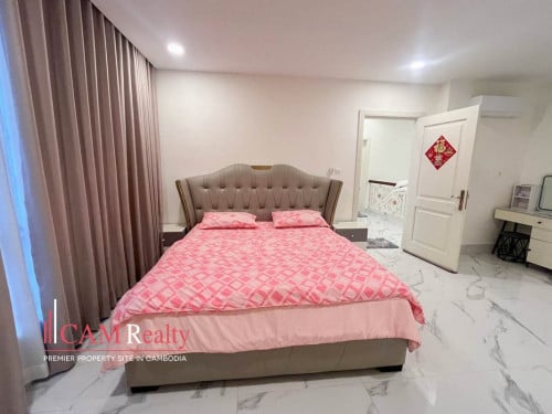5 BR Corner Prince Villa For Rent In Peng Huoth The Star Platinum Eco Varanda