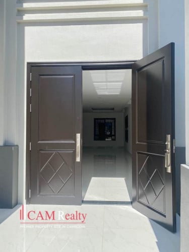 5 BR Queen B II Villa For Rent In Chip mong Land Parkland 598