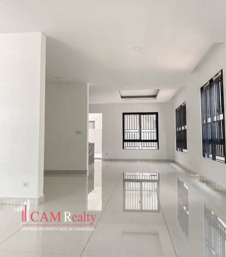 5 BR Queen B II Villa For Rent In Chip mong Land Parkland 598