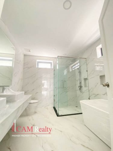 5 BR Queen B II Villa For Rent In Chip mong Land Parkland 598
