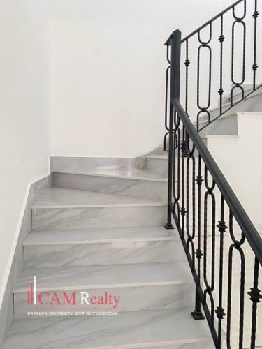 5 BR Queen B II Villa For Rent In Chip mong Land Parkland 598