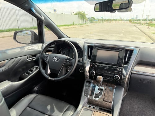 Alphard ឆ្នាំ2019 V6 ឆ្វេងសុីន