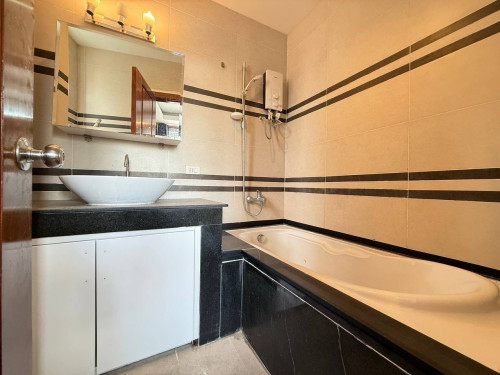 Apartment for rent at 7 Makara