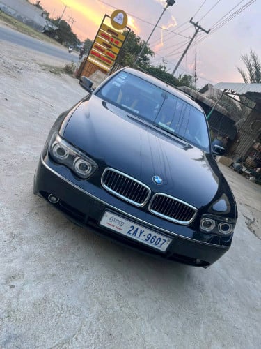 BMW 7Series ឡានស្អាត លេងគុដហើយ ពូកខាងក្នុងលេងហើយ ផ្លាកលេខពីរអក្សរជាផ្លាកលេខវែង ( ឯកសារគ្រប់ )