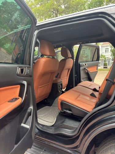 Ford Everest Titanium 2022 ថ្មីណាស់ លក់បន្ទាន់