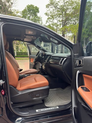 Ford Everest Titanium 2022 ថ្មីណាស់ លក់បន្ទាន់