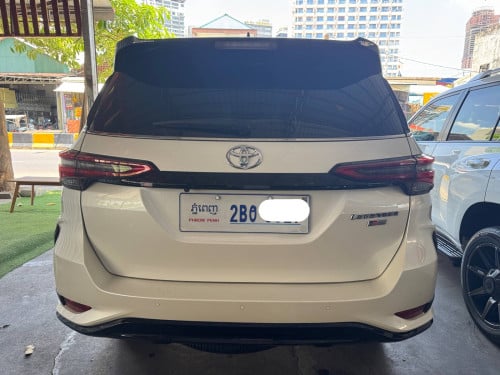 Fortuner Legender Full ដំបូលខ្មៅ ថ្មីម្ចាស់ដើមទី១ប្រើថែ