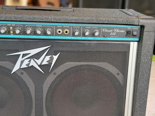 Guitar amplifier Peavey Classic Chorus 212