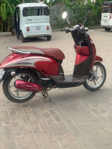 Honda scoopy 012