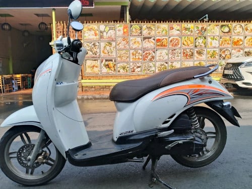 Honda scoopy 2011