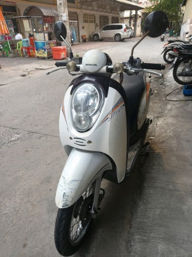 Honda Scoopy 2012