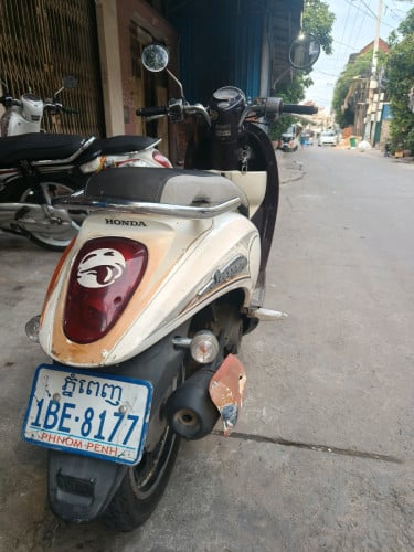 Honda Scoopy 2012