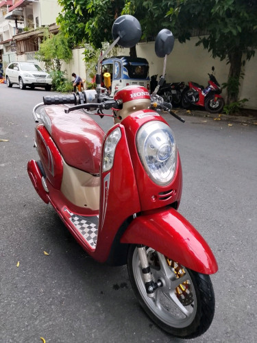 Honda scoopy 2013