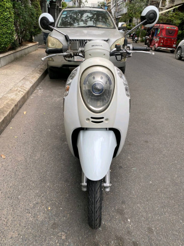 Honda scoopy 2013