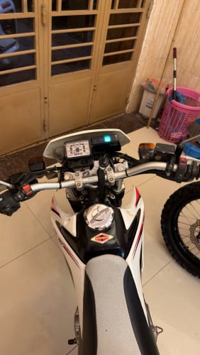 Honda XR 230 08